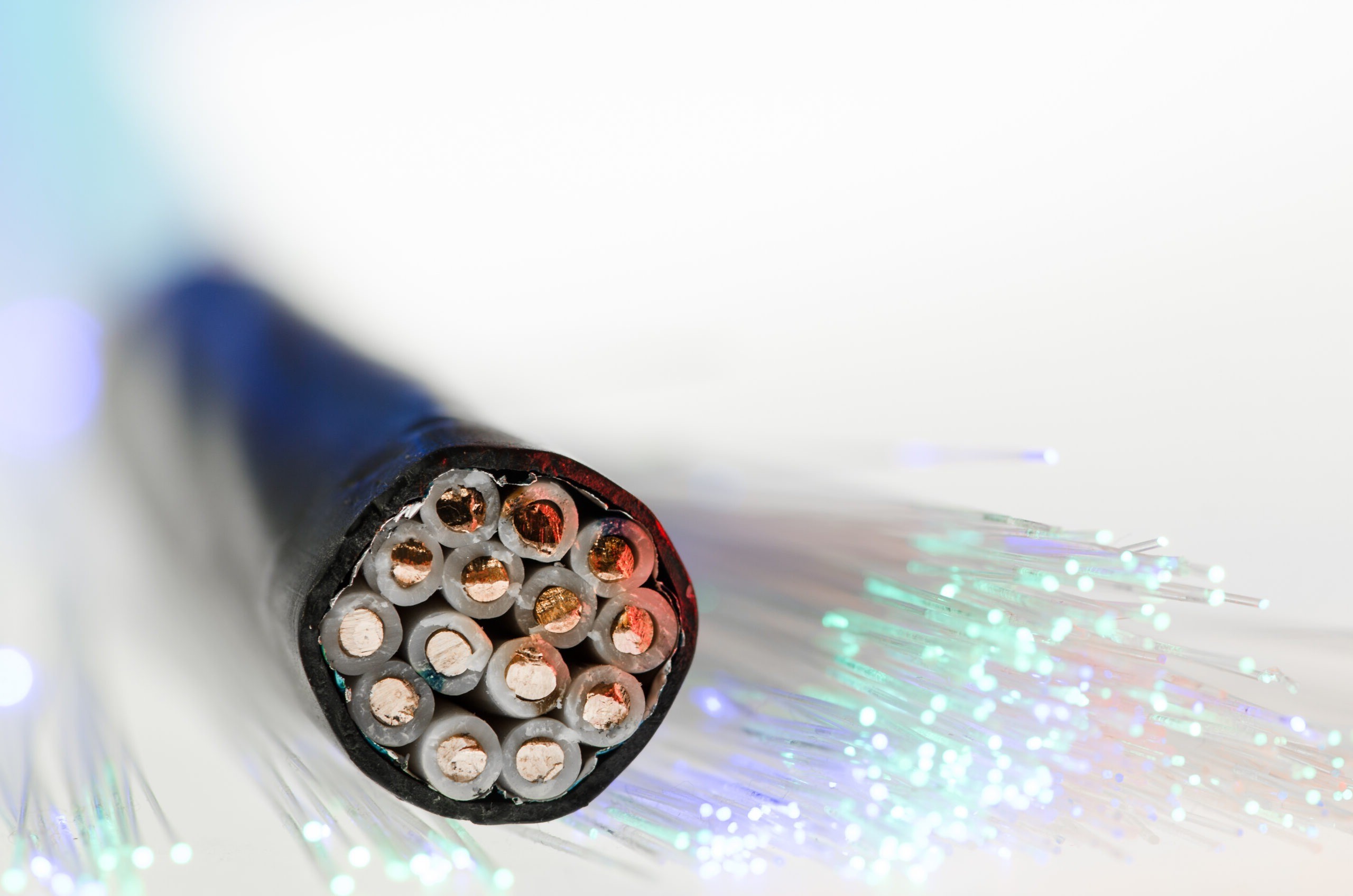 Réseau informatique cuivre et fibre optique